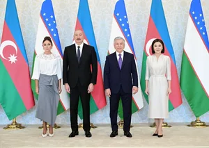Президенты и первые леди Азербайджана и Узбекистана сделали совместное фото в Государственной резиденции «Куксарой»-ВИДЕО