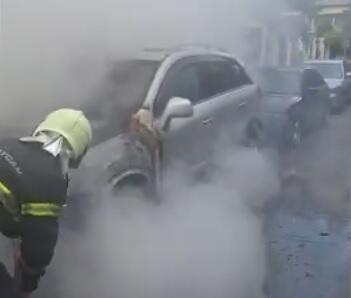 В Баку сгорел автомобиль
