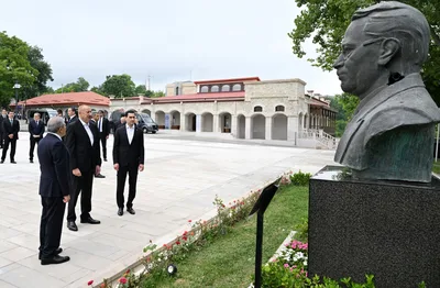 Президент Ильхам Алиев и Президент Сердар Бердымухамедов посмотрели в Шуше расстрелянные во время оккупации бюсты знаменитых личностей Азербайджана (ФОТО)