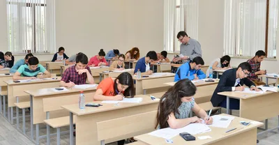 Тысячи абитуриентов по всей стране сегодня борются за места в вузах