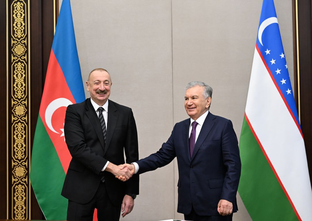 Алиев позвонил Мирзиёеву