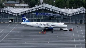 "Исторический день" — в Караколе впервые приземлился Airbus A320. Видео