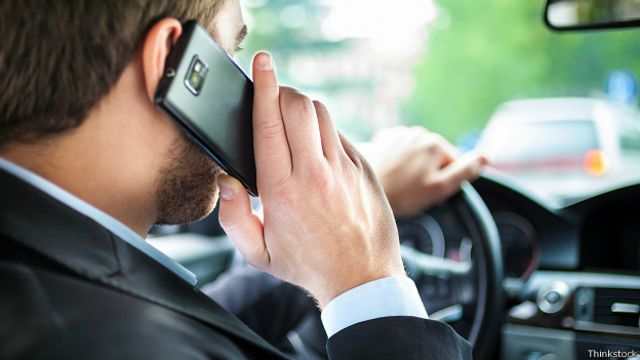 В Азербайджане оштрафованы более 11 тысяч водителей за мобильные телефоны