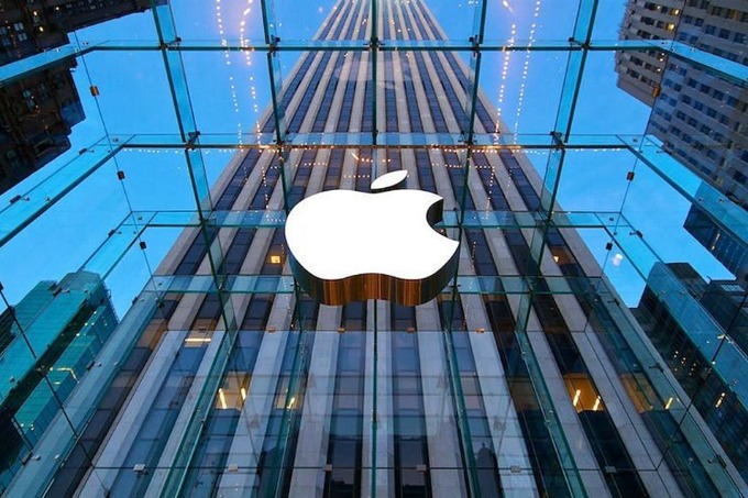 Apple стала второй в истории компанией с капитализацией выше $5 трлн