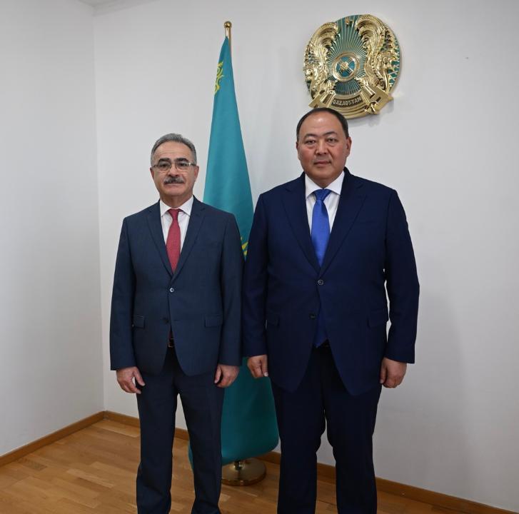 Замглавы МИД Казахстана принял копии верительных грамот посла Азербайджана