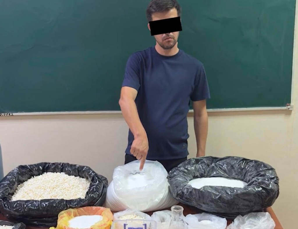 В Ташкенте накрыли нарколабораторию и изъяли килограммы "синтетики". Видео