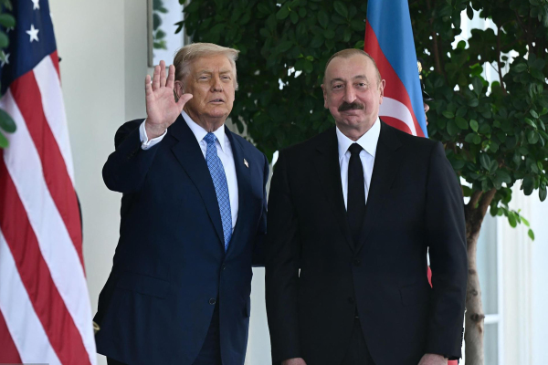 Ильхам Алиев поздравляет Трампа