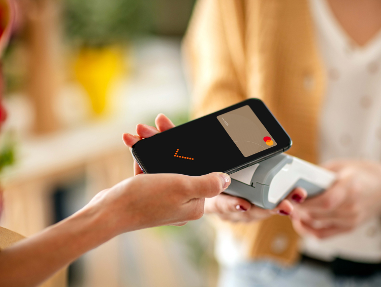 Кыргызстанские банки совместно с Mastercard запустили Apple Pay для клиентов