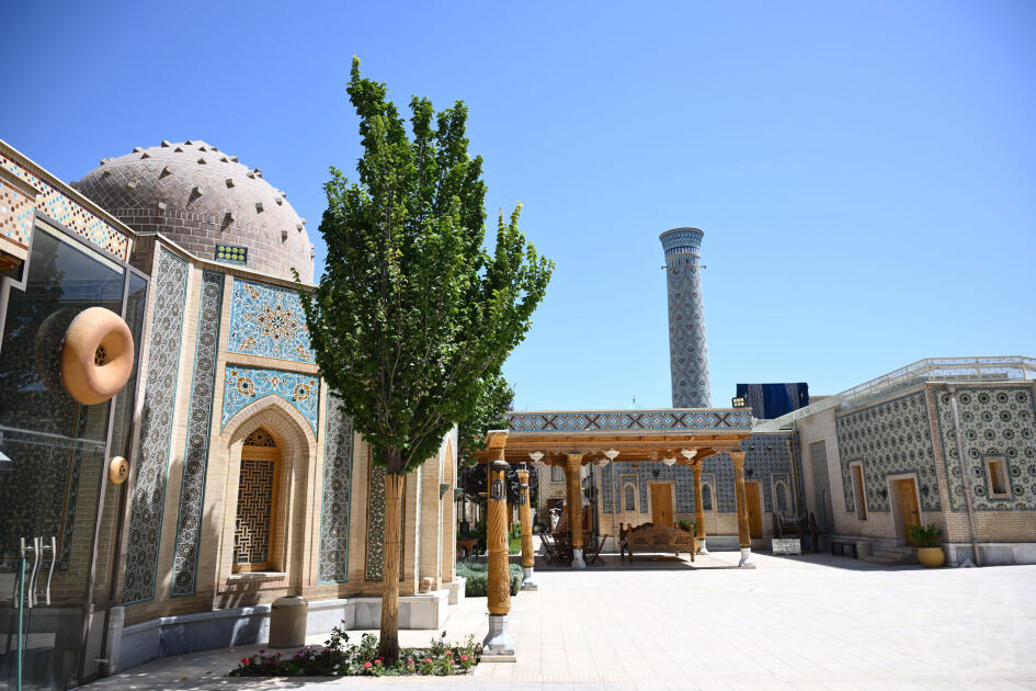 Азербайджанские журналисты ознакомились с туристическим центром Silk Road Samarkand