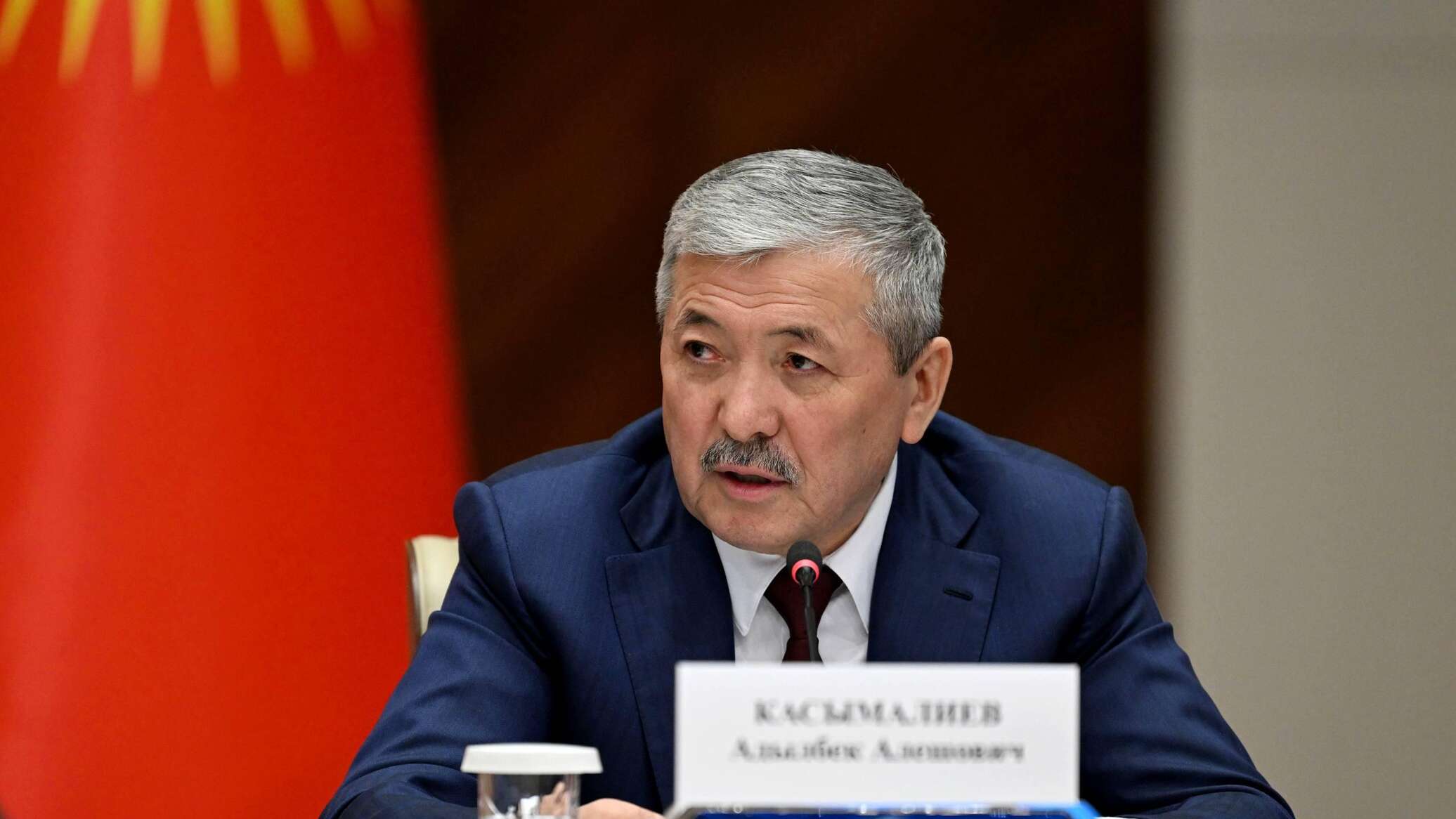 Запад требовал от КР закрыть некоторые банки и получил отказ — Касымалиев