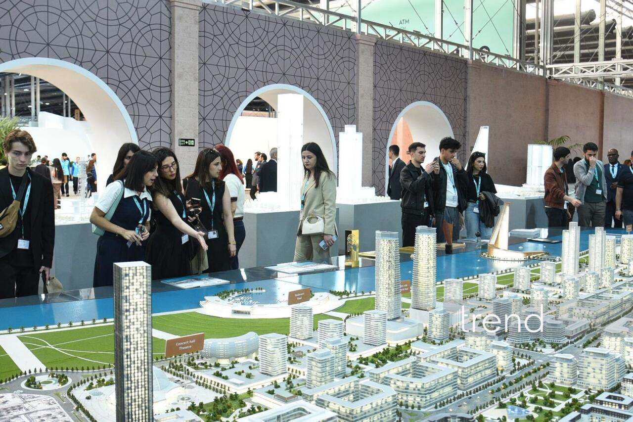Павильон Baku White City на WUF13 находится в центре внимания иностранных гостей