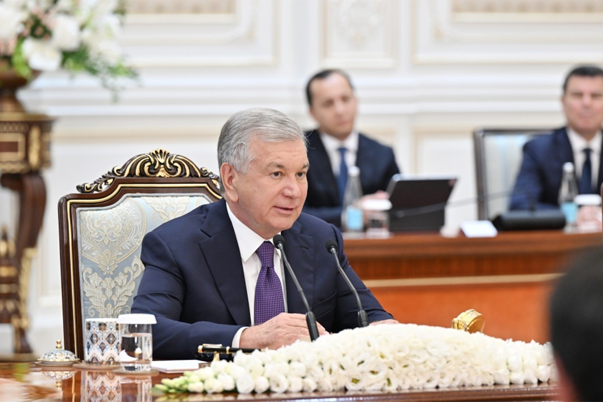 Шавкат Мирзиёев: Необходимо разработать программу «Две страны — один чемпионат»