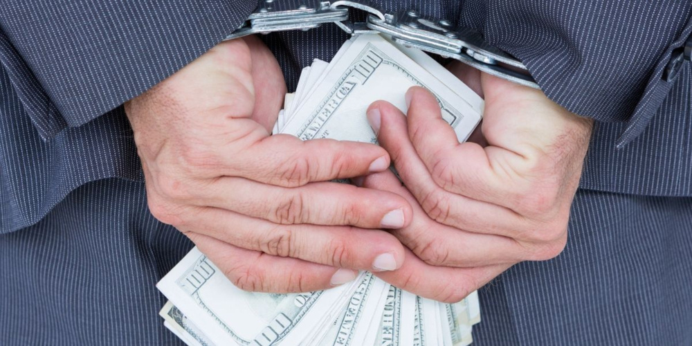 Мужчина за $10 тысяч организовал незаконный выезд китайца из Кыргызстана. Его судили