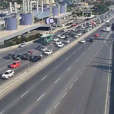 На ряде улиц и проспектов Баку затруднено движение транспорта