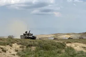 Развернули азербайджанскую пехоту и технику