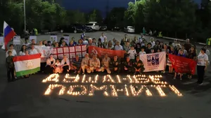 Душанбе помнит: в Парке Победы Душанбе зажгли сотни свечей памяти