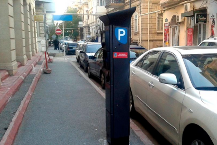В Баку введут временные ограничения на парковку на этих улицах