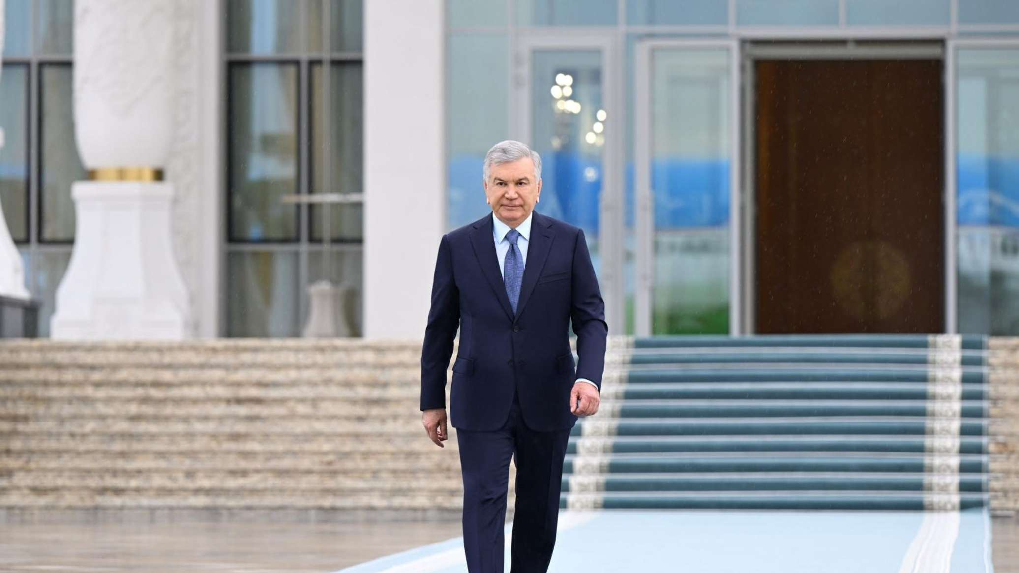 Президент Узбекистана вылетел в Тбилиси