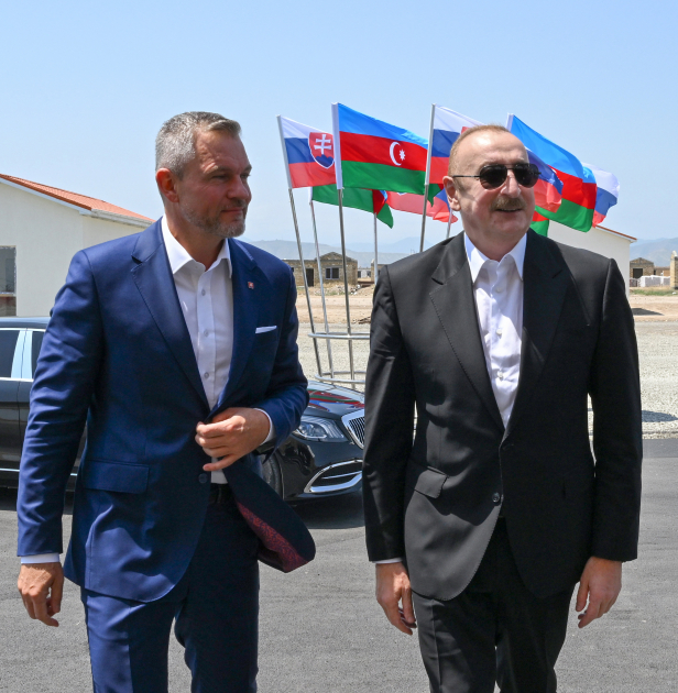 Президент Ильхам Алиев и Президент Петер Пеллегрини ознакомились с работами, проводимыми в селе Баш Гарвенд Агдамского района (ФОТО)