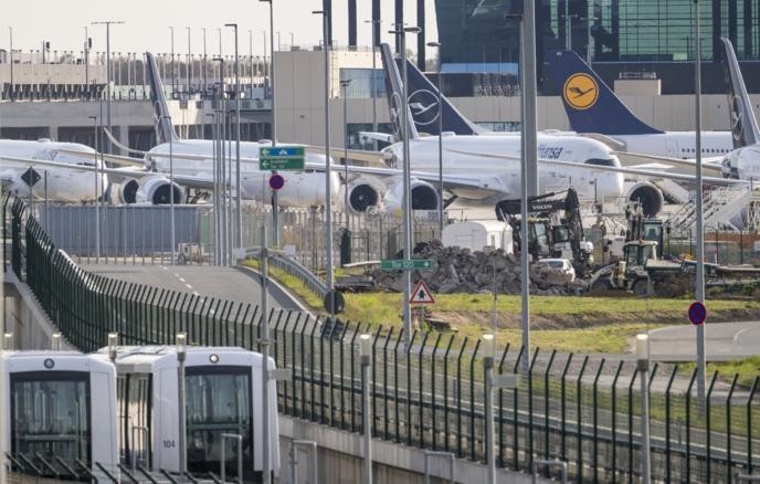 DPA: в Германии из-за забастовки отменены сотни рейсов