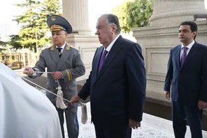 Эмомали Рахмон и Рустам Эмомали открыли новое здание Министерства юстиции Таджикистана