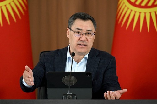 Садыр Жапаров раскритиковал прошлую практику «выбивания» асфальта через скандалы