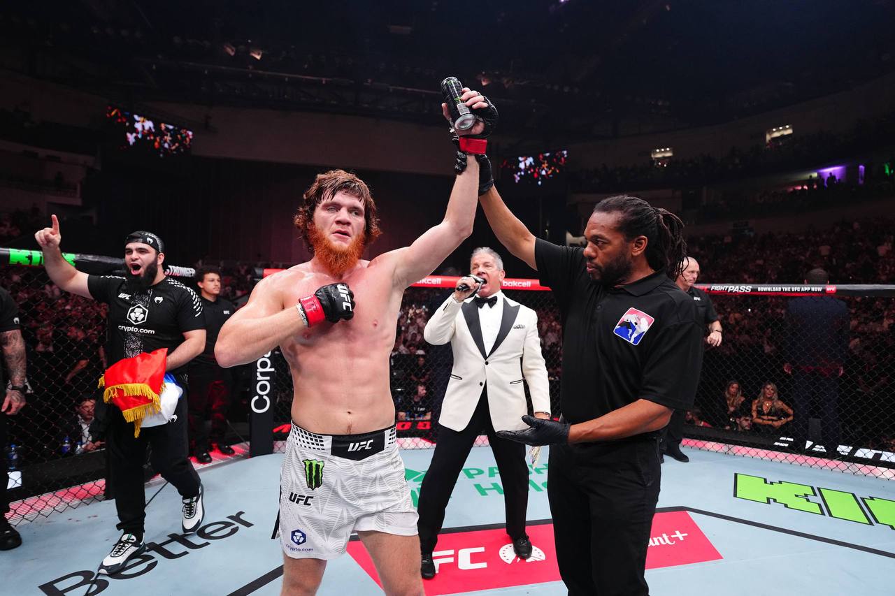 UFC Fight Night Baku: Шара Буллет одержал победу над Перейрой