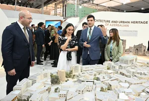 Вице-президент Фонда Гейдара Алиева Лейла Алиева и руководитель Баку Медиа Центра Арзу Алиева ознакомились с выставкой Urban Expo (ФОТО)