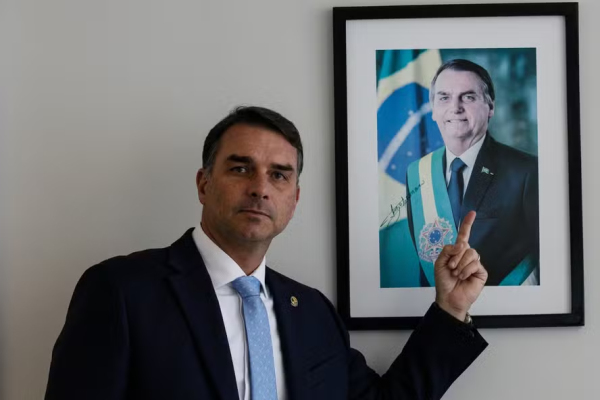 Atasını həbsdən xilas etmək üçün prezident olmaq