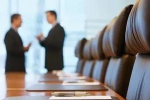 Кабмин утвердил порядок прямых переговоров с инвесторами по проектам от 1 млрд сомов