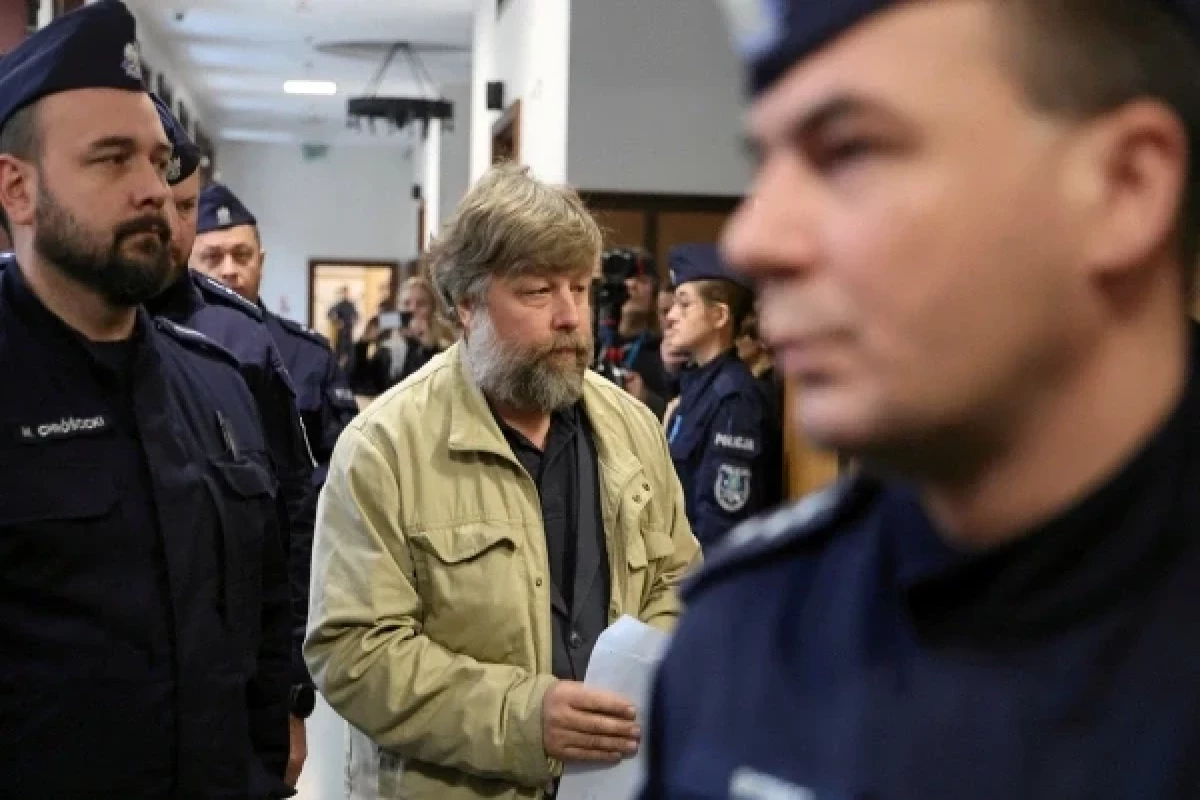 Польша передала России археолога Александра Бутягина