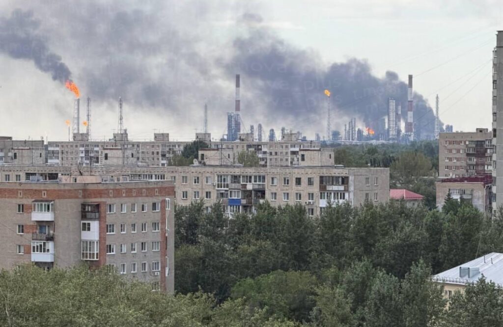 Украинские дроны атаковали Омский НПЗ. Почему это тревожный сигнал для Таджикистана?