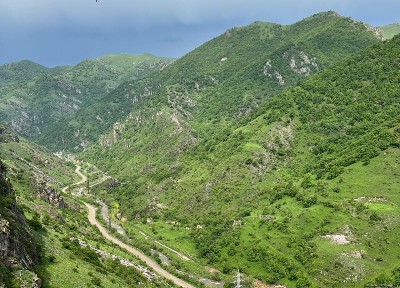 Kəlbəcərdə mürəkkəb relyefli dağlıq ərazidə köməksiz vəziyyətdə qalan şəxs xilas edilib