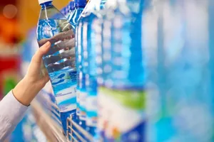 İsti avtomobildə qalan plastik su şüşələri sağlamlıq riski yarada bilər