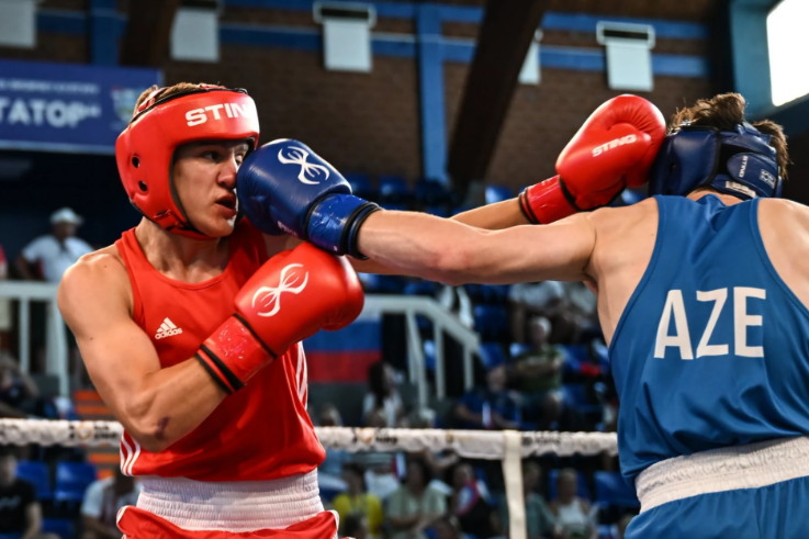 Азербайджанский боксер вышел в полуфинал Евро U19
