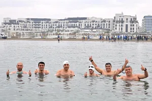 В Sea Breeze прошла массовая акция по плаванию в море