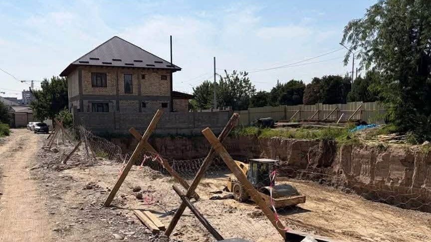 В городе Манас строительную компанию ОсОО «С.С. Строй» оштрафовали на 200 тыс. сомов за нарушения