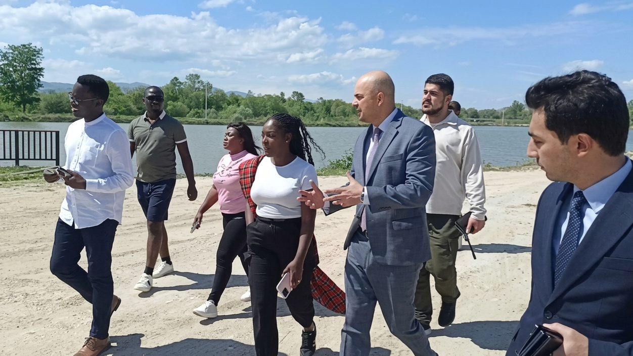 Afrikalı jurnalistlərin Azərbaycana media-turu WUF13 öncəsi turizm potensialını və şəhər inkişafını vurğuladı (VİDEO)