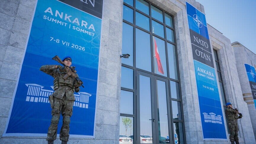Саммит НАТО в Анкаре: альянс входит в зал заседаний без прежней Америки