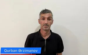 Çətənə kolları yetişdirən şəxs