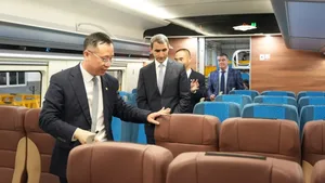 Ровшан Рустамов осмотрел пассажирские поезда, которые АЖД закупит в Китае