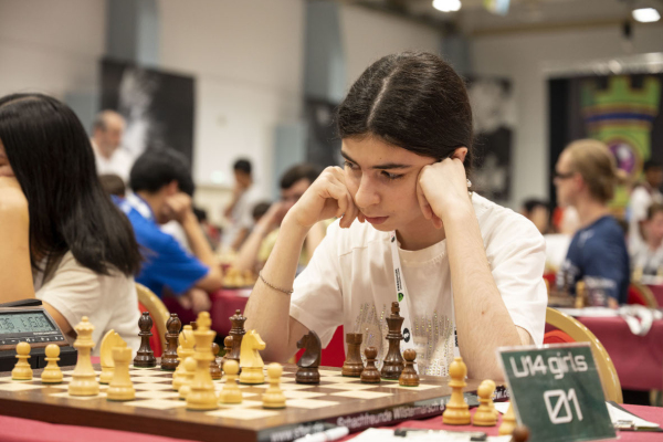 Захра Аллахверди стала чемпионкой мира по шахматам, Хаган Ахмед в шаге от победы