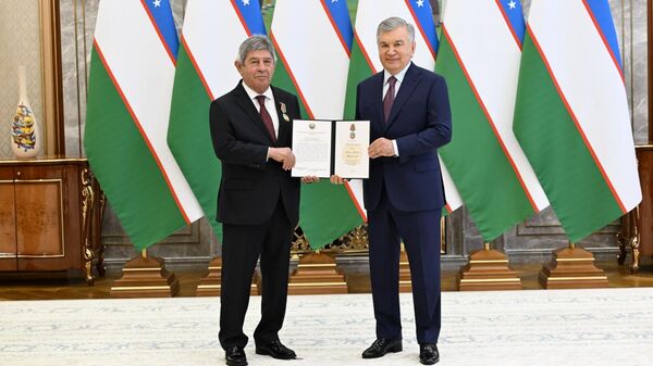 Шавкат Мирзиёев наградил посла Азербайджана в Узбекистане орденом "Мехнат шухрати"