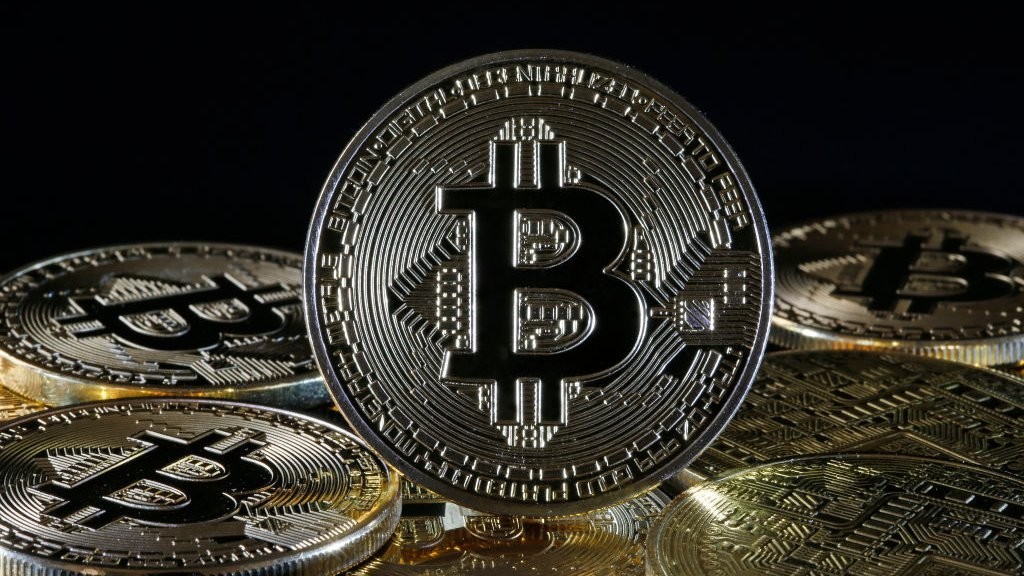 Биткоин резко превысил отметку $78 000