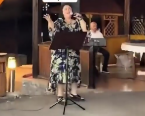 Almaz Ələsgərlinin restoran çıxışı müzakirələrə səbəb oldu