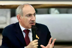 Пашинян обвинил оппозицию в создании угрозы миру с Азербайджаном: «Готов поехать в Баку»