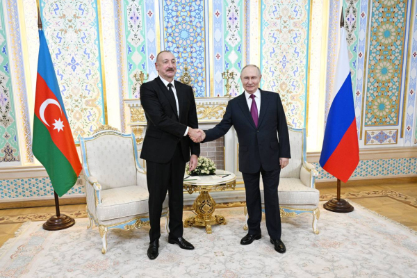 Путин позвонил Алиеву