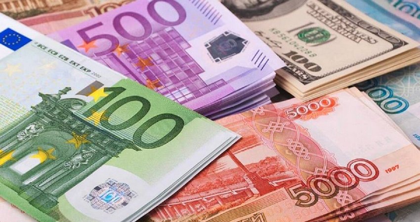 Рубль упал ниже 1,06 сома, евро и тенге подорожали: курс валют на 13 августа