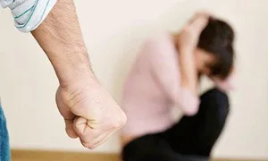 Həyat yoldaşına 14 il zorakılıq etməkdə şübhəli bilinən kişi saxlanılıb