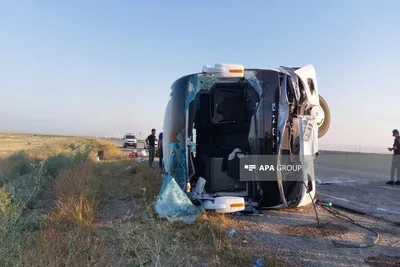 В Гаджигабуле опрокинулся автобус, пострадали более 30 пассажиров -ФОТО-ОБНОВЛЕНО